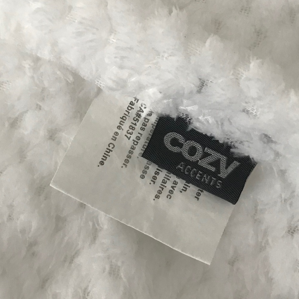 White blanket - Picture 2 of 4